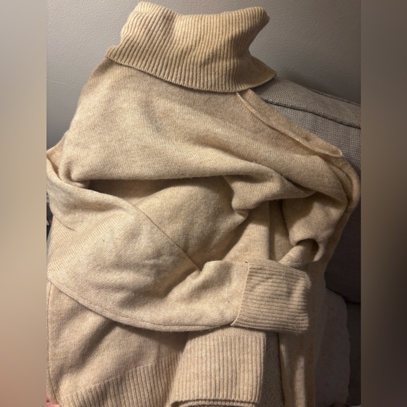 PAIGE Raundi | One Shoulder Sweater - Picture 11 of 11